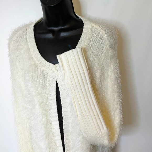 Flying Tomato Soft Fuzzy Creamy White Cardigan Sweater Size M NWOT - Picture 3 of 6